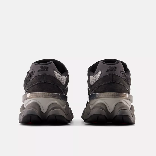 New Balance BLACK avec CASTLEROCK et Rain Cloud