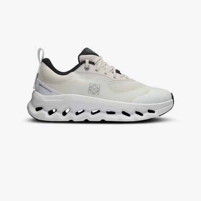 On x LOEWE Modèle : Cloudtilt 2 « White / Black »