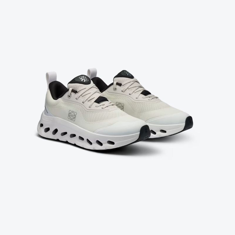 On x LOEWE Modèle : Cloudtilt 2 « White / Black »