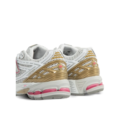 New Balance 1906R “Silver Metallic / Dragon Berry / White”